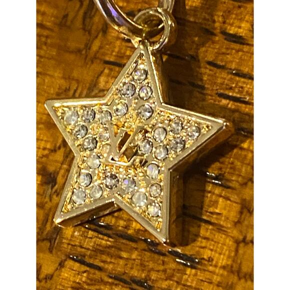 Louis Vuitton gold star pendant! Stamped - Picture 3 of 4